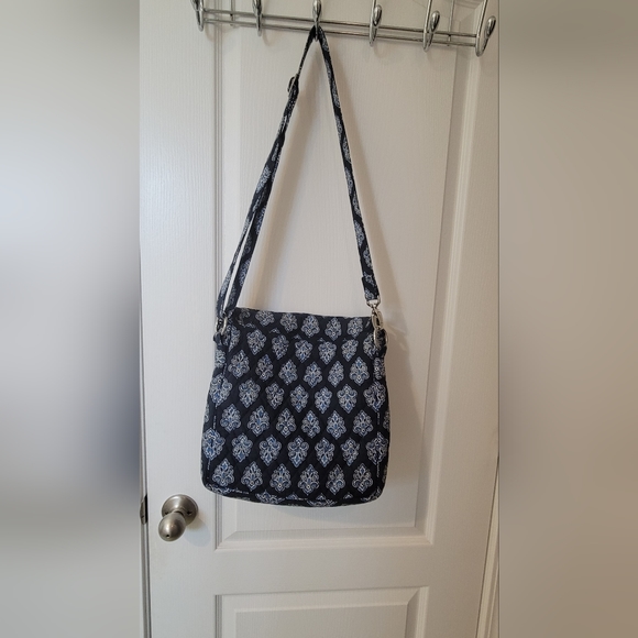 Vera Bradley mail carrier like new - Picture 6 of 7